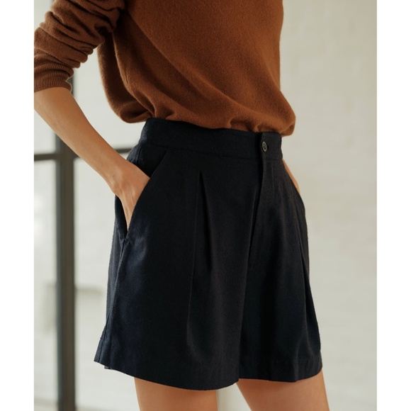 JENNI KAYNE | Bestselling Raw Silk Pleated High Waisted Short in Black | Size 12 - Picture 2 of 12